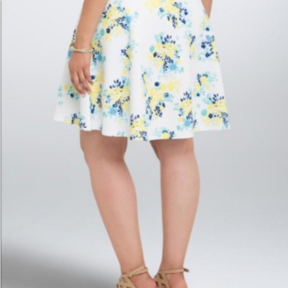 Torrid White Blue Floral Scuba Skater Skir… - Picture 7 of 8
